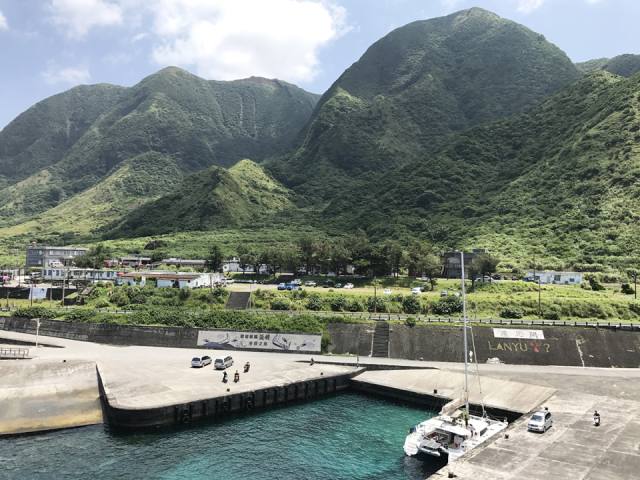 蘭嶼：港口與山